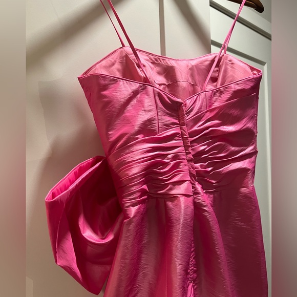 🩷Landa Formal Gown (Size 8)🩷 - Picture 7 of 16